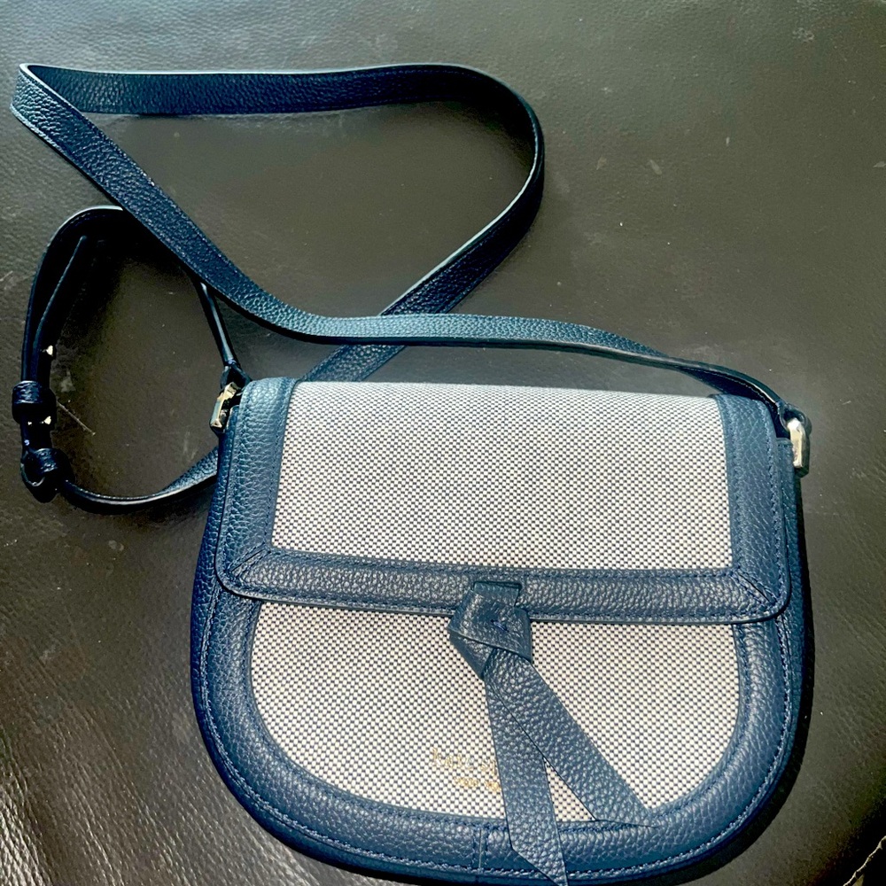 Kate spade knot canvas saddle bag in like new condition, Navy blue MSRP $278!